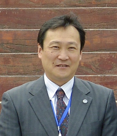  yc ` iIkuyoshi TOMITAj