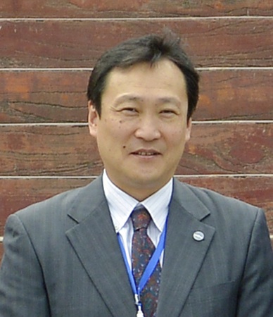  yc ` iIkuyoshi TOMITAj